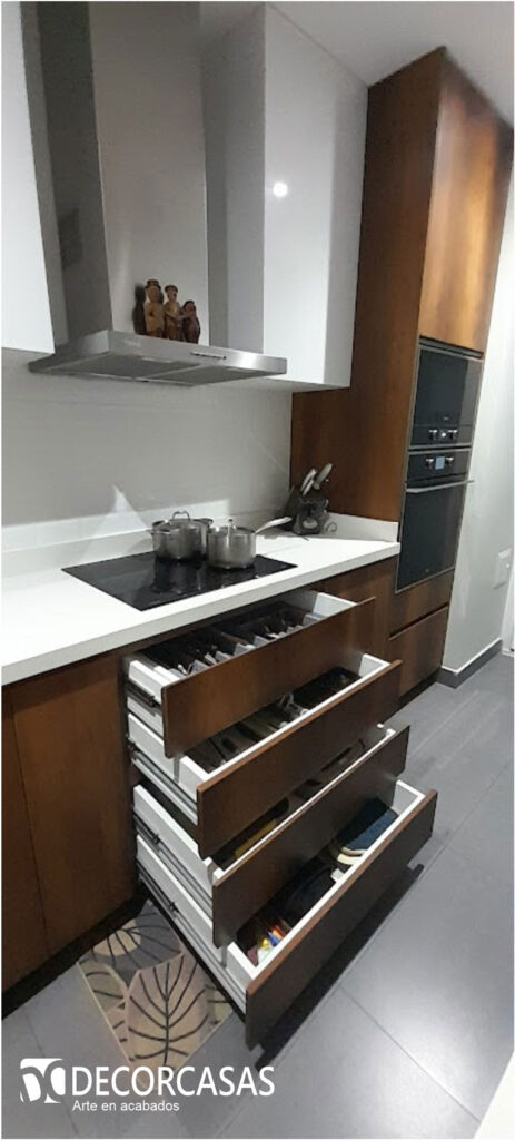 mueble de cocina en melamina con diseño minimalista